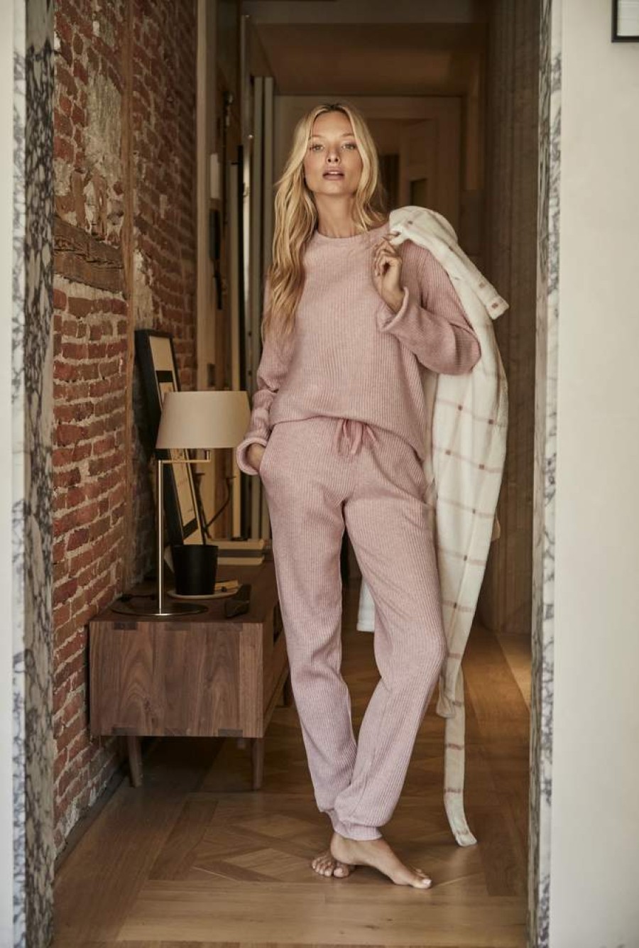 HOMEWEAR